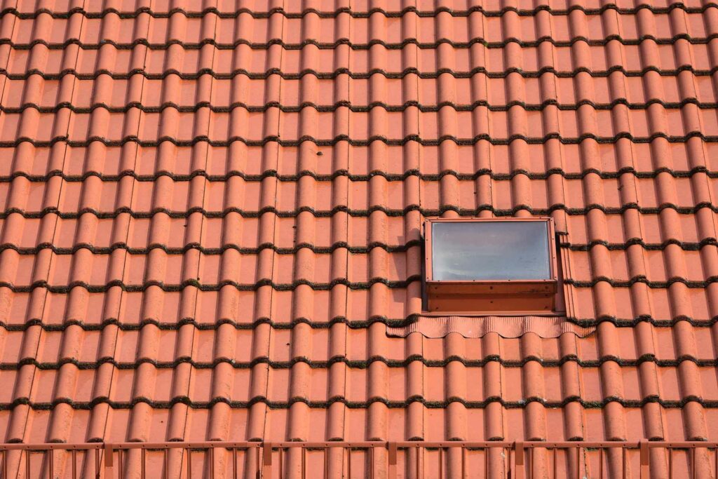 toiture en tuiles rouges